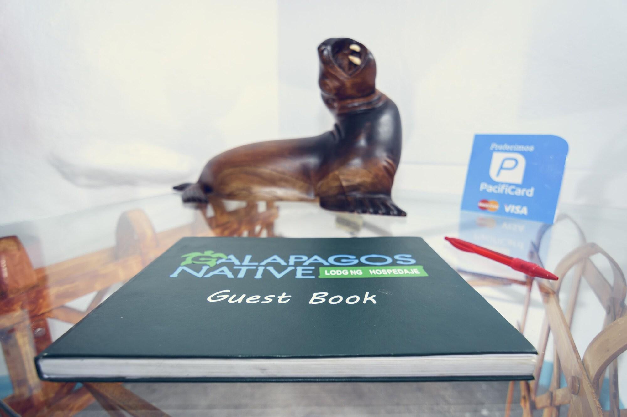 푸에르토아요라 Galapagos Native 호스텔 외부 사진